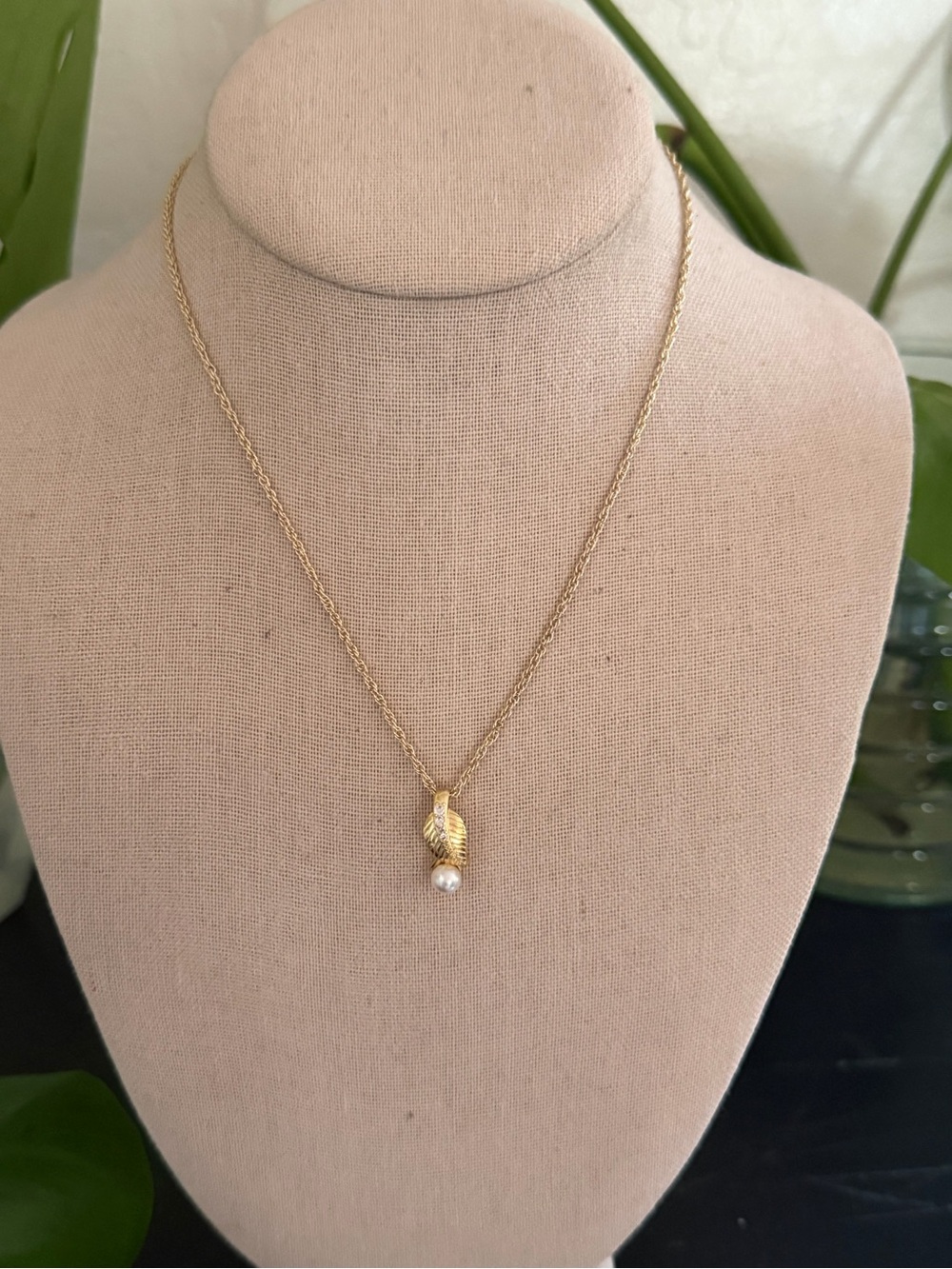 Vintage 24kt Gold Leaf & Genuine Pearl Accent Dainty Necklace
